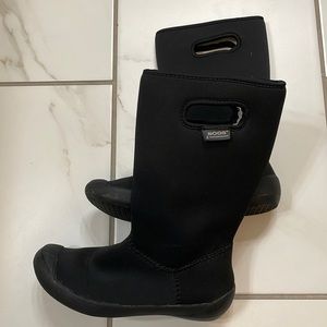 BOGS Waterproof black boots; youth size 4, EU 37